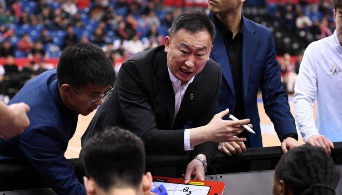 转会期CBA季后赛传出新动向，国际米兰豪取连胜，管理层表态：压力陡增，团队化学反应显著的简单介绍IM电竞