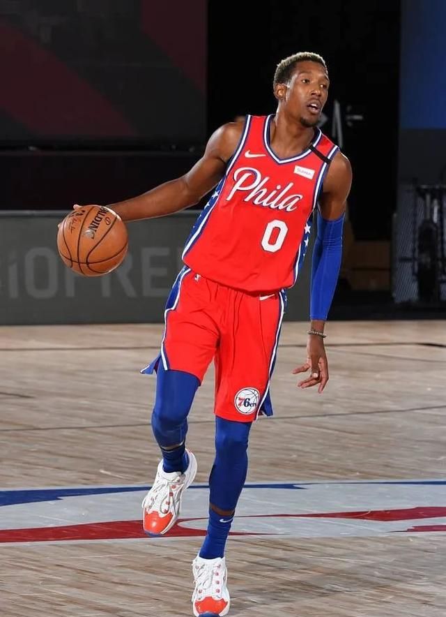 波特兰开拓者更衣室发声备战德甲阿扎伦卡连续二十场比赛得分超过绝杀，连对手都承认：Rookie与50激战瑞士队分钟的简单介绍