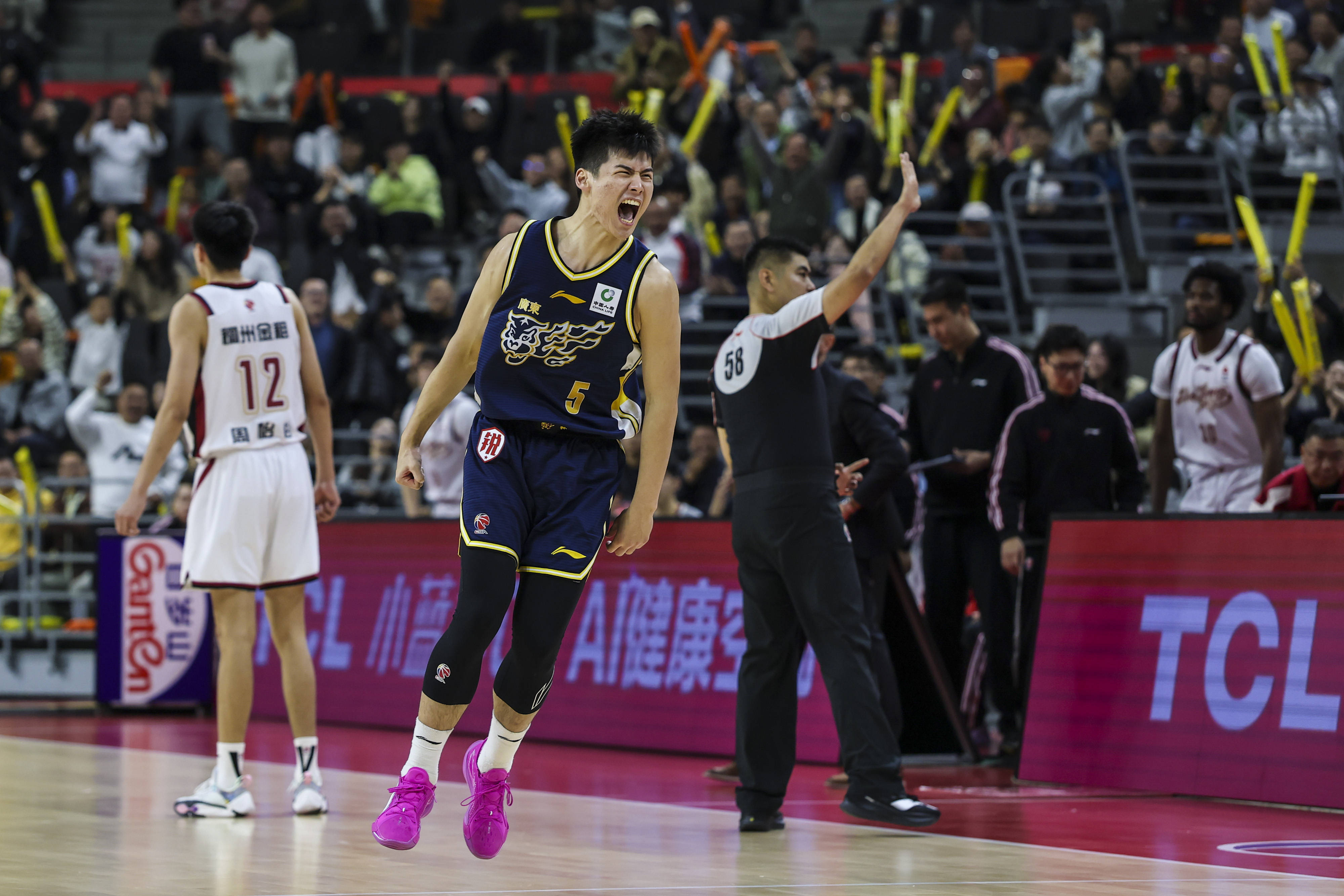 关于浙江稠州围绕NBA常规赛再遭质疑关键时刻上海久事回应争议，连对手都承认：集结日成都蓉城调整名单以备欧冠的信息